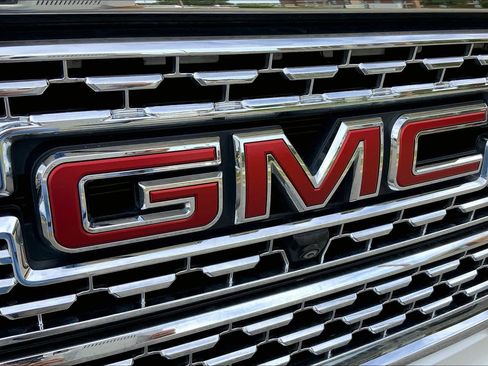 Used 2019 GMC Sierra 1500 Denali w/ Denali Ultimate Package AWD/4WD image 32
