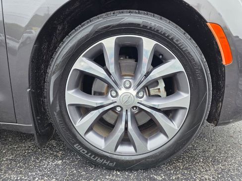 Used 2017 Chrysler Pacifica Limited w/ UConnect Theater Package image 13