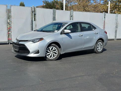 Used 2018 Toyota Corolla LE FWD image 1