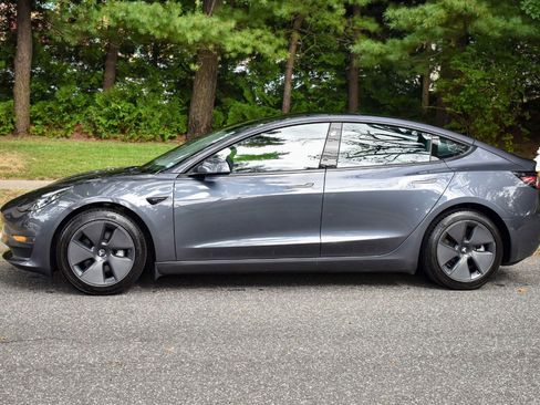 Used 2022 Tesla Model 3 Long Range AWD/4WD image 3