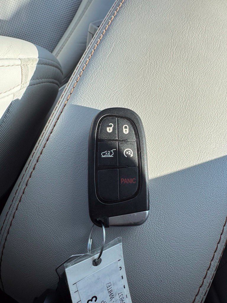 Used 2019 Jeep Cherokee Limited FWD image 30