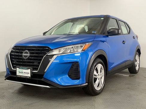 Used 2022 Nissan Kicks S FWD image 3