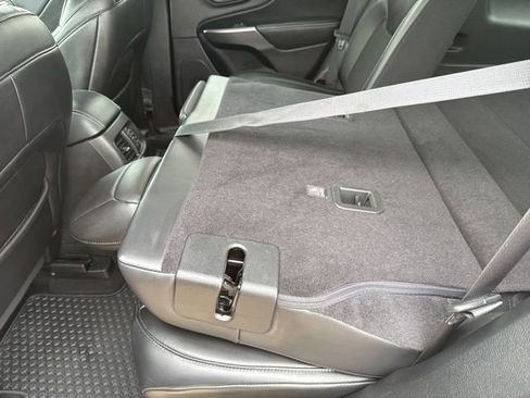 Used 2019 Jeep Cherokee Latitude Plus w/ Cold Weather Group image 41