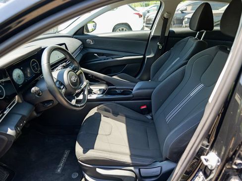 Used 2023 Hyundai Elantra SEL w/ Convenience Package FWD image 21