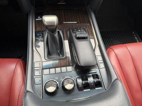 Used 2019 Lexus LX 570 4WD w/ Luxury Package image 22