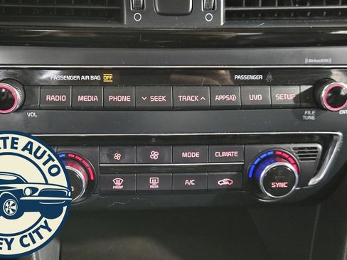 Used 2018 Kia Optima EX w/ Premium Package image 15