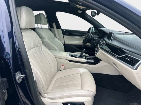 Used 2022 BMW 750Li xDrive AWD/4WD image 7