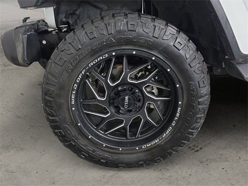 Used 2019 Jeep Wrangler Unlimited Sahara image 9