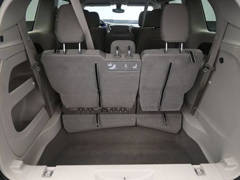 Used 2017 Chrysler Pacifica Touring w/ Tire & Wheel Group FWD image 34