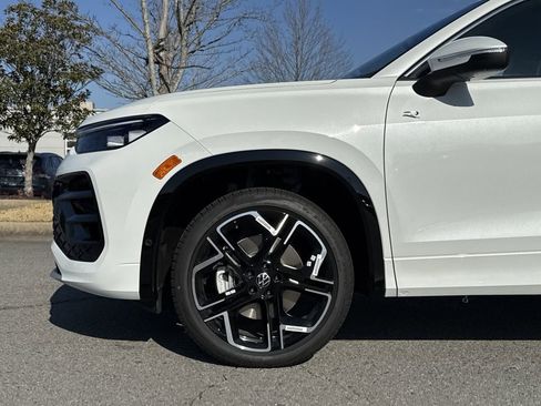 New 2026 Volkswagen Tiguan SEL R-Line image 9