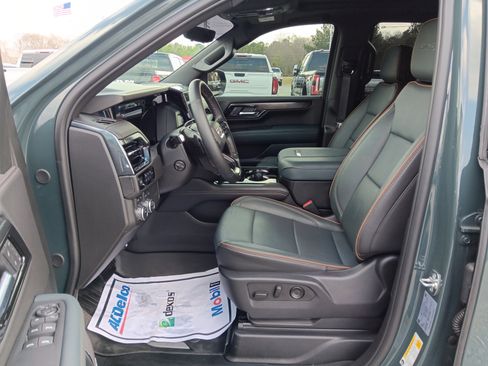 Used 2025 GMC Yukon AT4 w/ AT4 Premium Package image 10