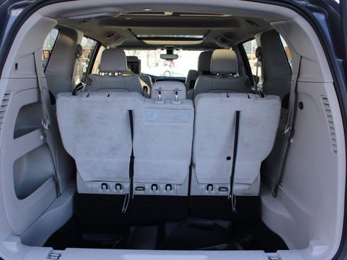 Used 2018 Chrysler Pacifica Touring-L Plus w/ Tire & Wheel Group image 10