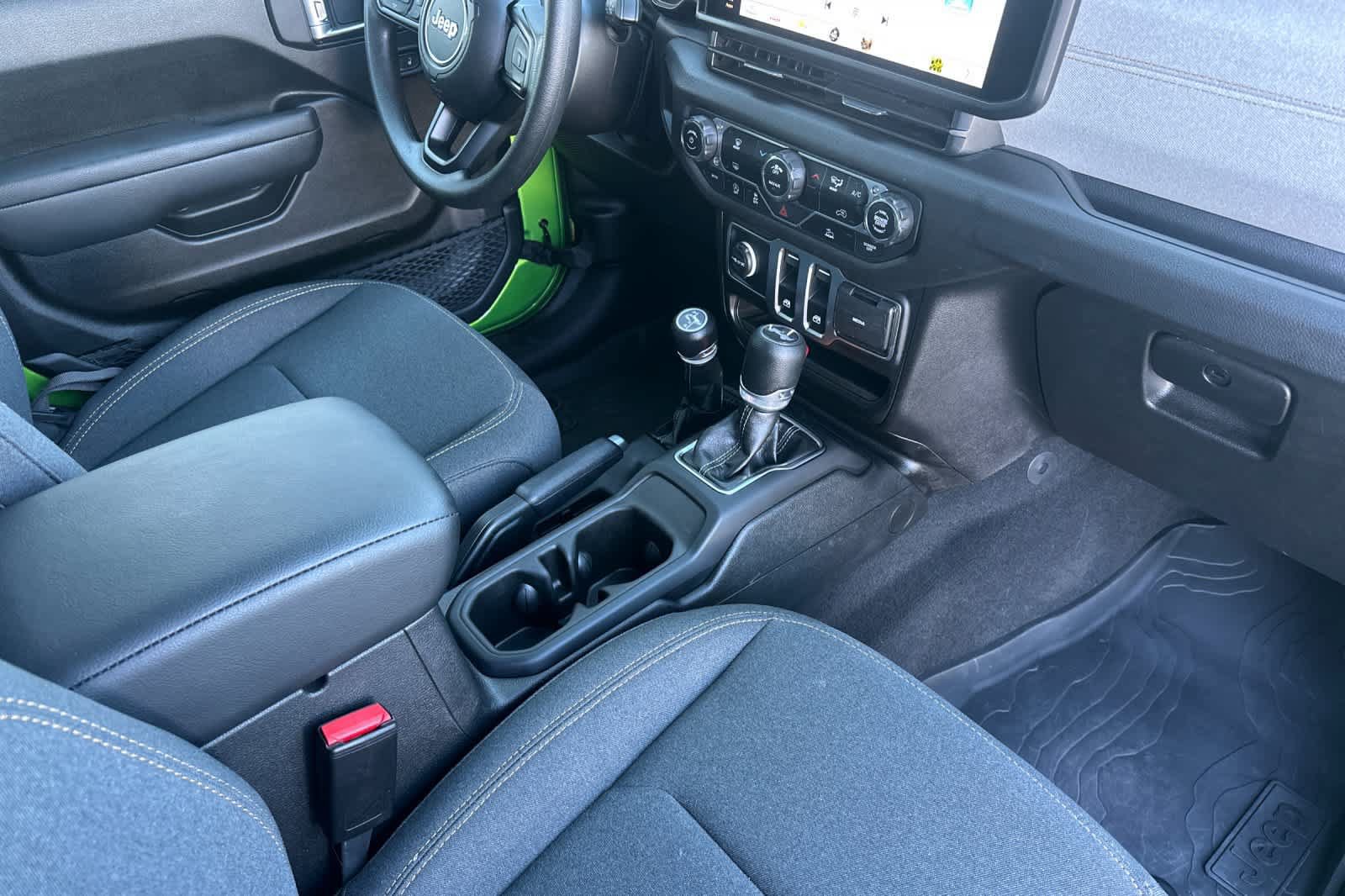 Used 2025 Jeep Wrangler Sport AWD/4WD image 17