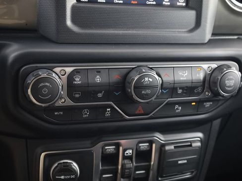 Used 2019 Jeep Wrangler Unlimited Sahara w/ Safety Group AWD/4WD image 19