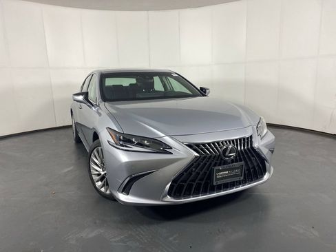 Used 2023 Lexus ES 300h w/ Accessory Package (Z2) FWD image 5