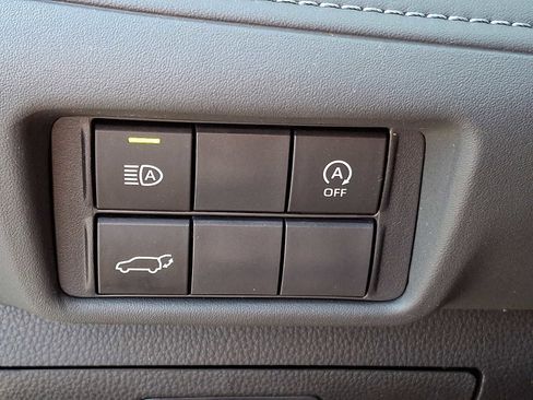 Used 2023 Toyota Highlander XLE AWD/4WD image 26