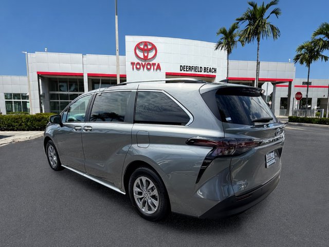 Certified 2026 Toyota Sienna XLE FWD image 5