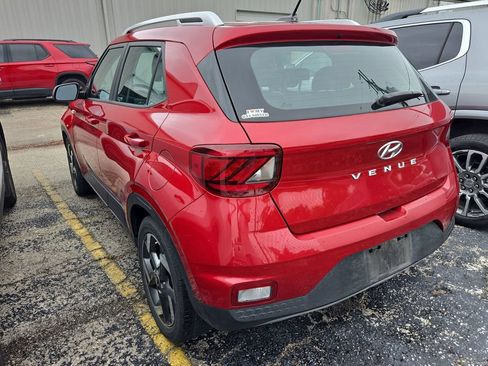Used 2023 Hyundai Venue Limited FWD image 3