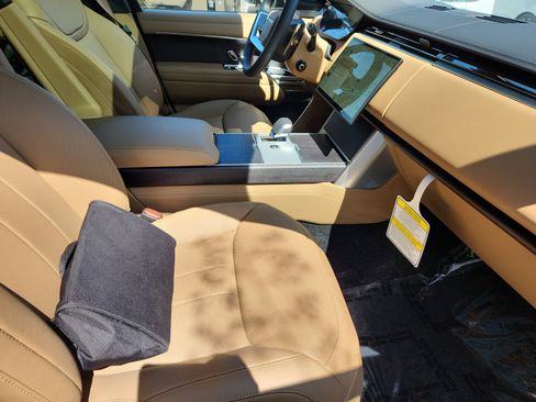 New 2025 Land Rover Range Rover SE image 3