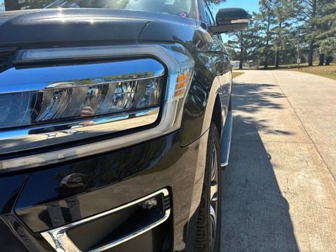 Used 2023 Ford Expedition Max Limited image 19