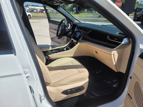 Used 2024 Jeep Grand Cherokee Limited 4xe w/ Trailer Tow Package AWD/4WD image 14