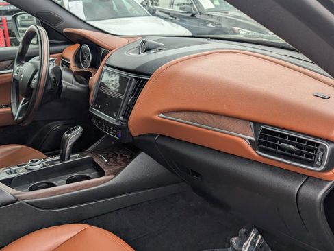 Used 2022 Maserati Levante Modena image 16