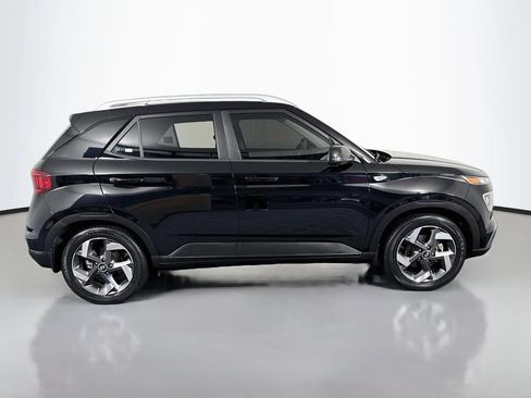 Used 2023 Hyundai Venue SEL FWD image 4