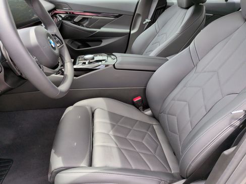 Used 2026 BMW 530i RWD image 25