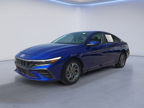 Used 2024 Hyundai Elantra SEL FWD image 1