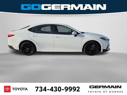 Used 2025 Toyota Camry SE image 7