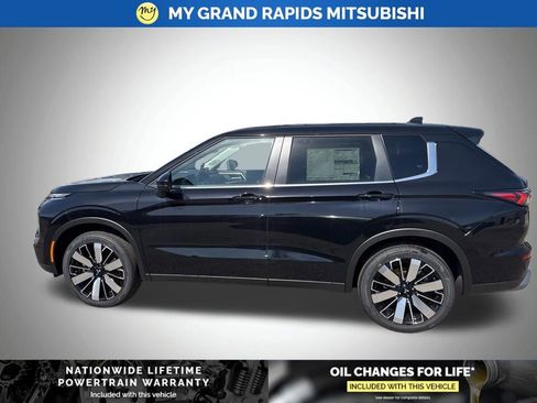 New 2026 Mitsubishi Outlander SE image 6