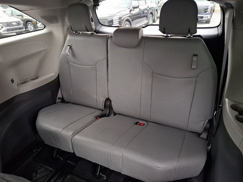 Used 2024 Toyota Sienna XLE w/ XLE Plus Package AWD/4WD image 11