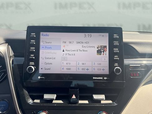 Used 2022 Toyota Camry XSE FWD image 9