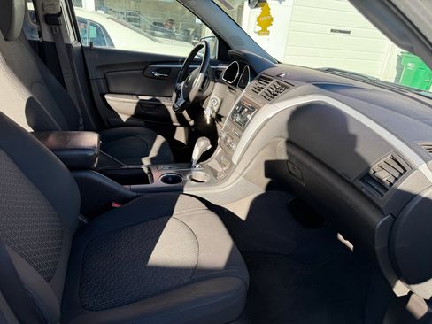 Used 2011 Chevrolet Traverse LT w/ All-Star Package image 21
