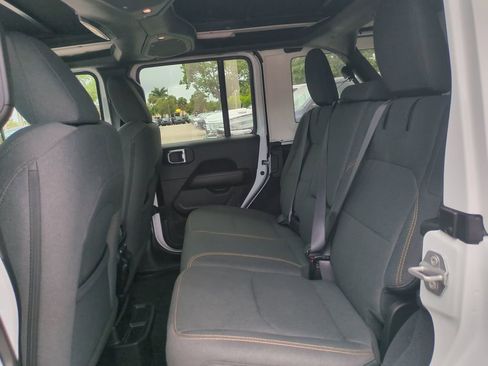 Used 2025 Jeep Wrangler Unlimited Sahara w/ Safety Group AWD/4WD image 15