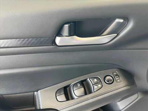 Used 2025 Nissan Altima 2.5 SV FWD image 17
