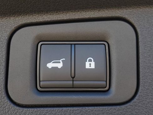 New 2026 Nissan Armada SL w/ Captain's Chari Seat Package image 15