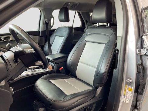 Used 2023 Ford Explorer XLT w/ Equipment Group 202A image 20