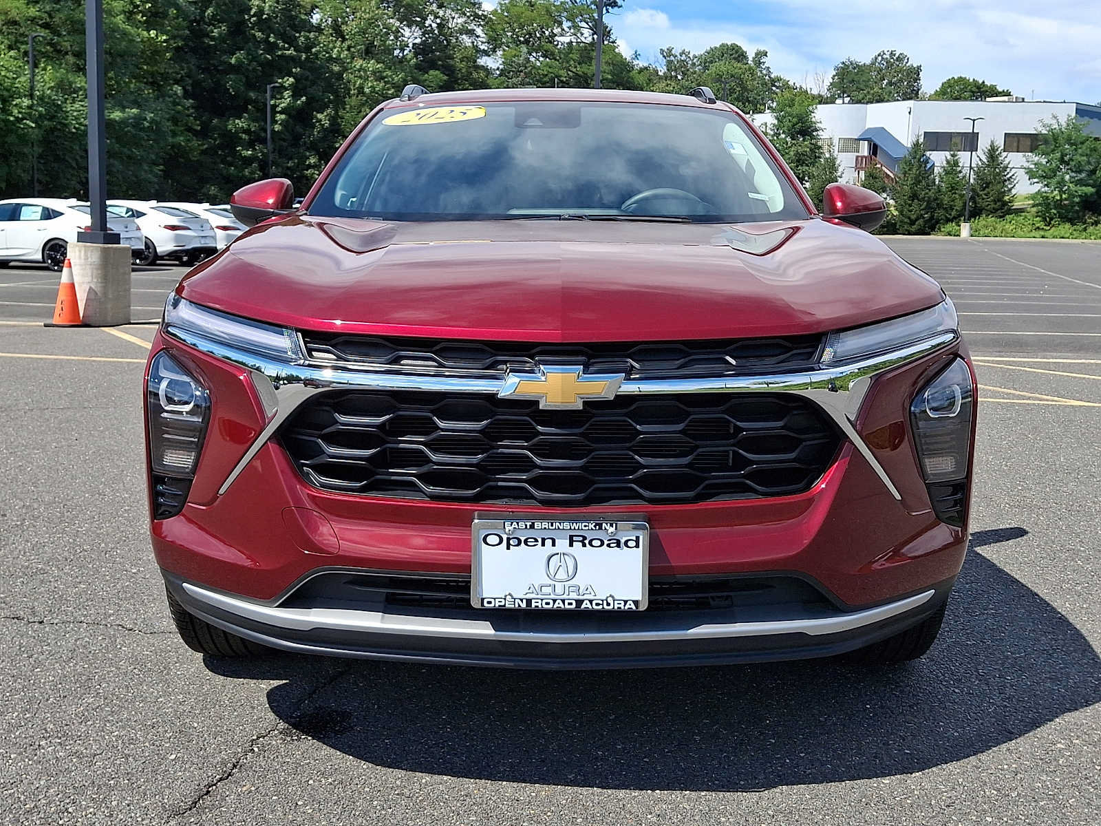 Used 2025 Chevrolet Trax LT FWD image 2