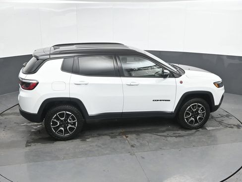 Used 2025 Jeep Compass Trailhawk AWD/4WD image 30