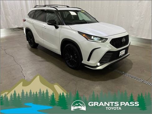 Certified 2024 Toyota Highlander XSE AWD/4WD image 1