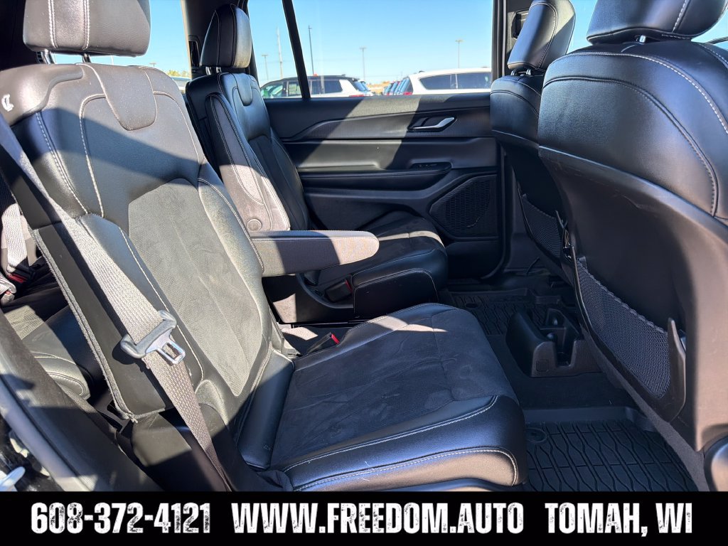 Used 2024 Jeep Grand Cherokee L Altitude AWD/4WD image 37