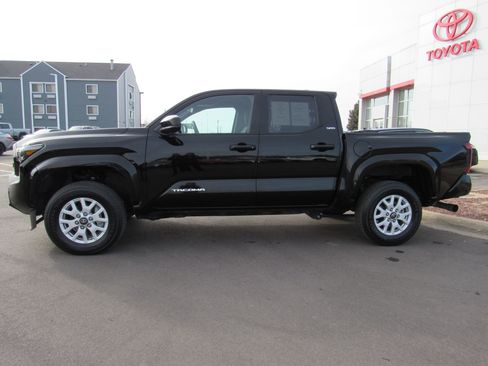Used 2024 Toyota Tacoma SR5 image 9