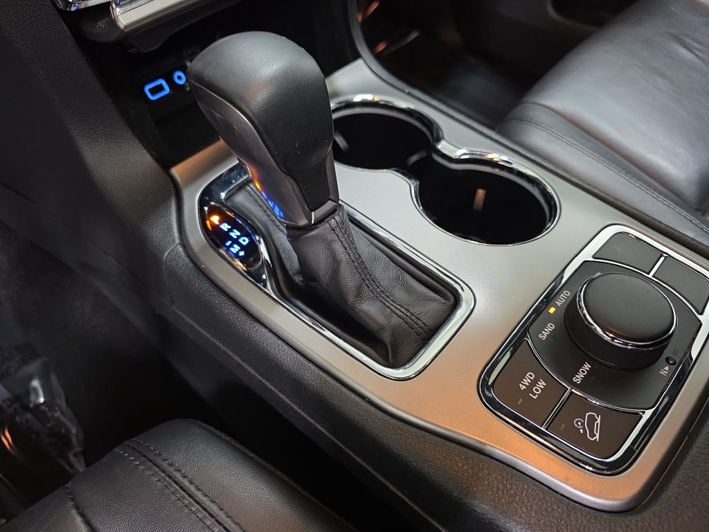 Used 2020 Jeep Grand Cherokee Limited AWD/4WD image 25