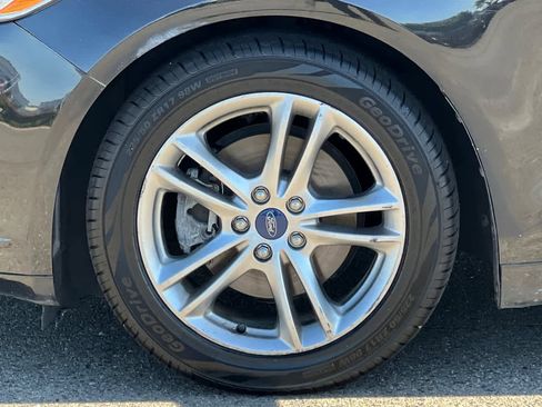 Used 2015 Ford Fusion SE FWD image 29