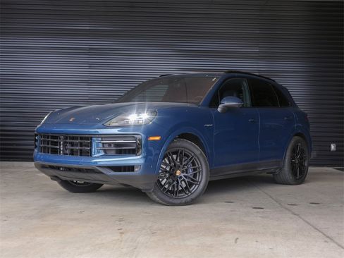 Certified 2025 Porsche Cayenne image 1