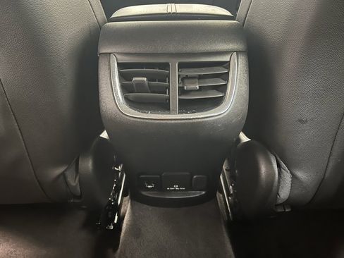 Used 2017 Chevrolet Malibu LT w/ Leather Package image 16