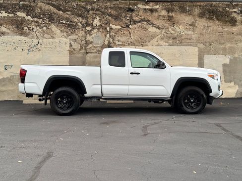 Used 2020 Toyota Tacoma SR w/ SX Package AWD/4WD image 3
