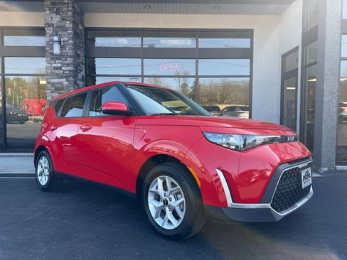 Used 2025 Kia Soul LX image 5