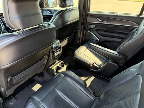 Used 2021 Jeep Grand Cherokee L Overland w/ Luxury Tech Group IV RWD image 25